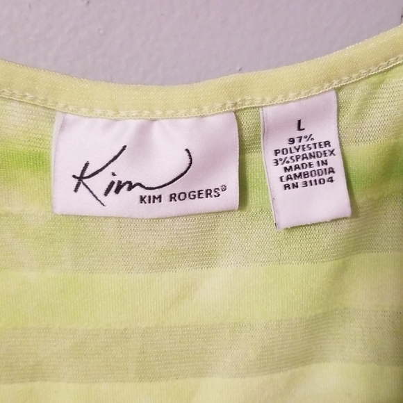 Green Ruffled V-Neck Top - Picture 3 of 4